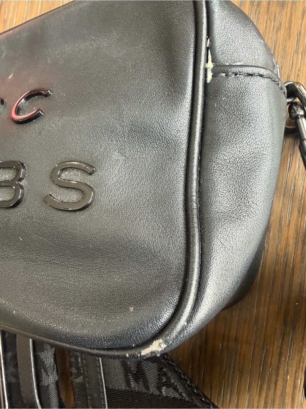 Marc Jacobs Black Leather Logo crossbody Bag - Picture 6 of 11